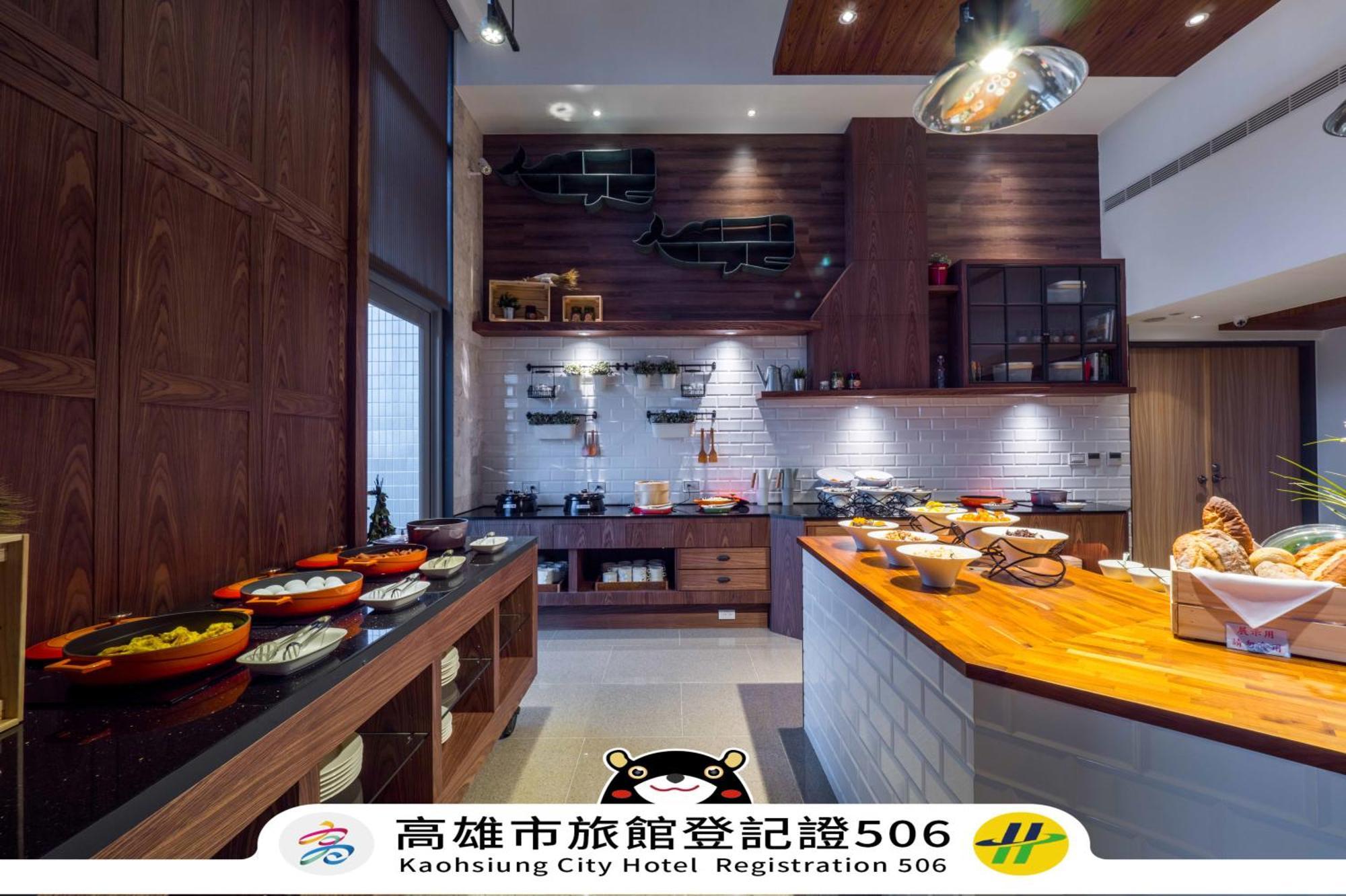 Watermark Hotel Kaohsiung Main Station Exterior photo