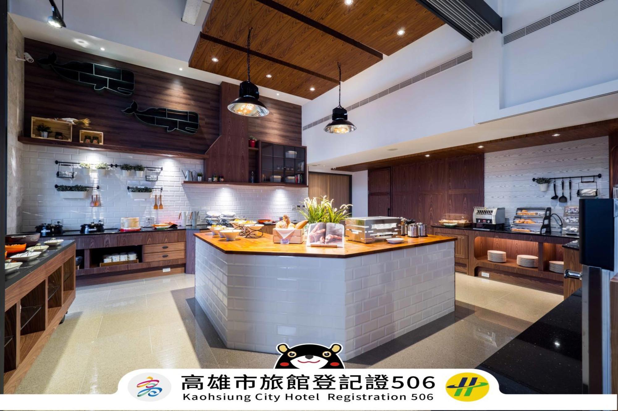 Watermark Hotel Kaohsiung Main Station Exterior photo