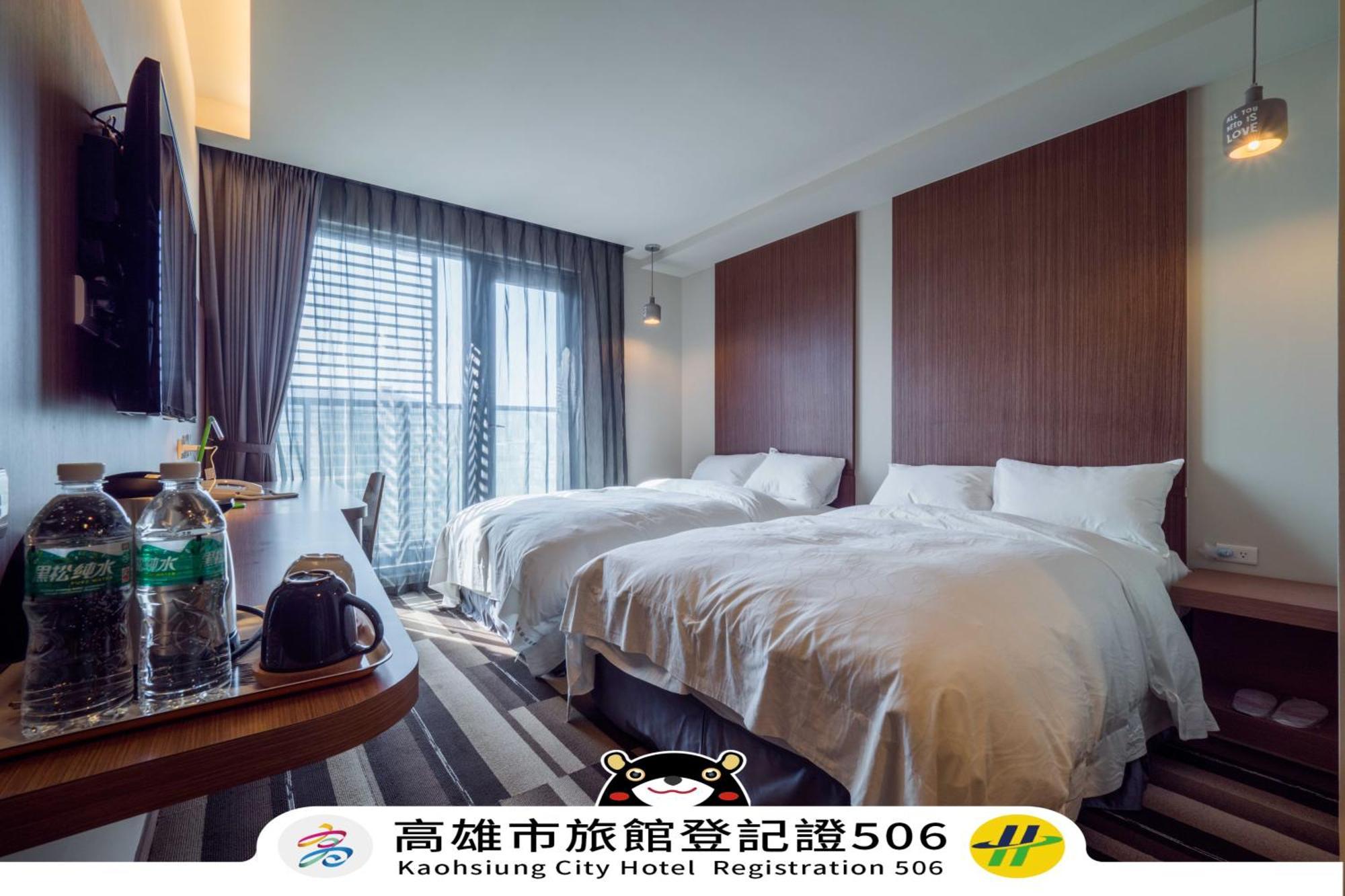 Watermark Hotel Kaohsiung Main Station Exterior photo