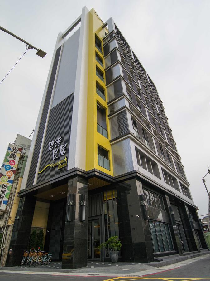 Watermark Hotel Kaohsiung Main Station Exterior photo