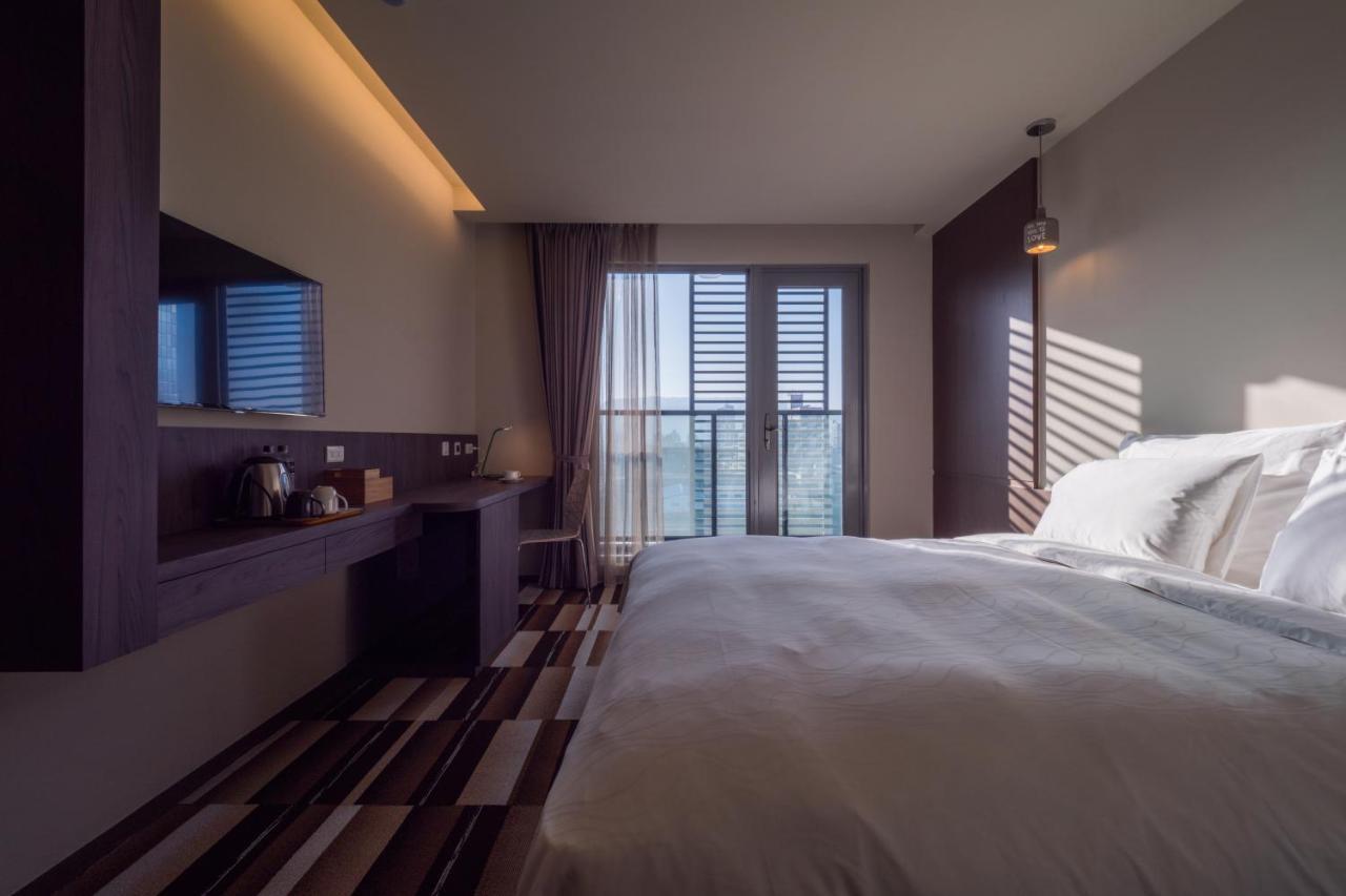 Watermark Hotel Kaohsiung Main Station Exterior photo
