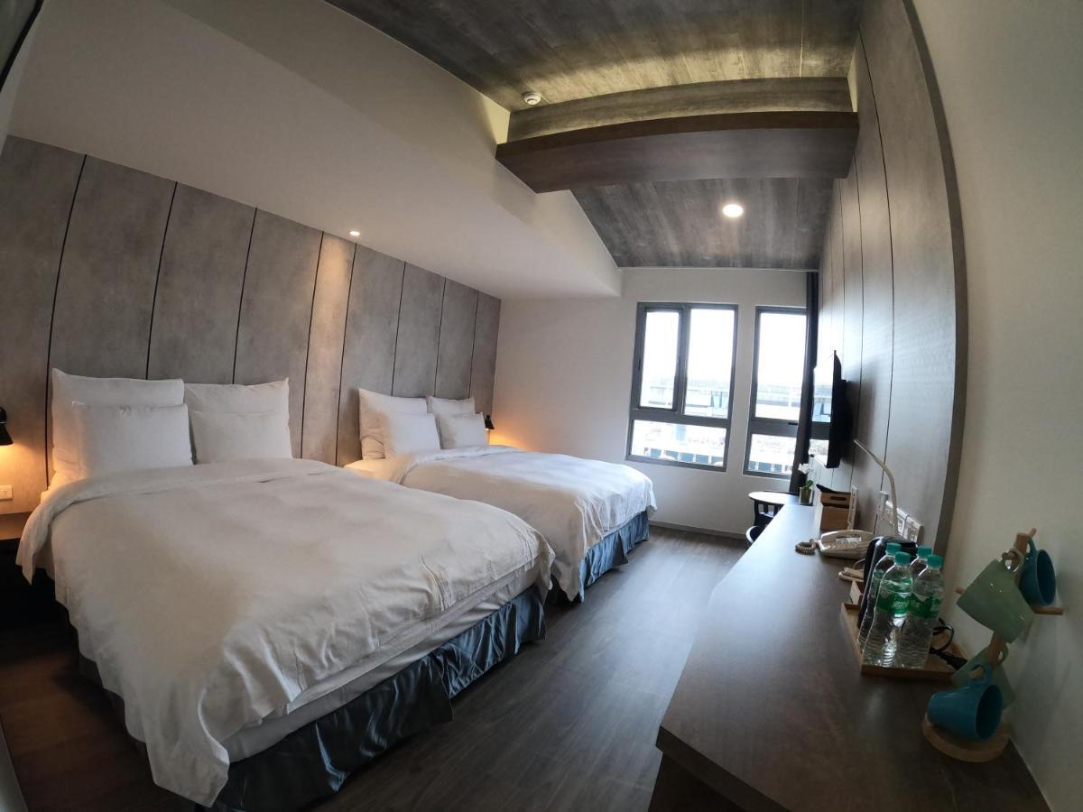 Watermark Hotel Kaohsiung Main Station Exterior photo
