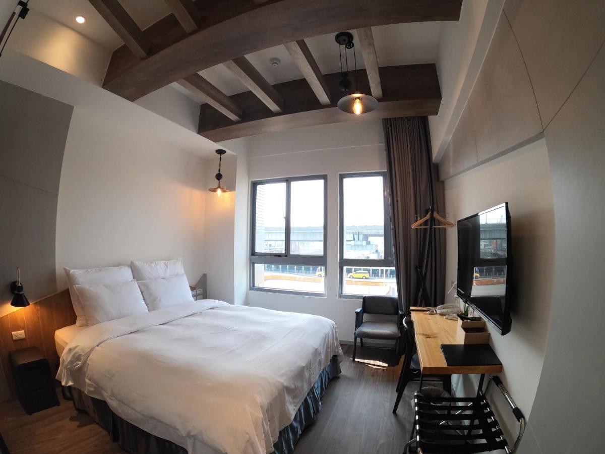 Watermark Hotel Kaohsiung Main Station Exterior photo